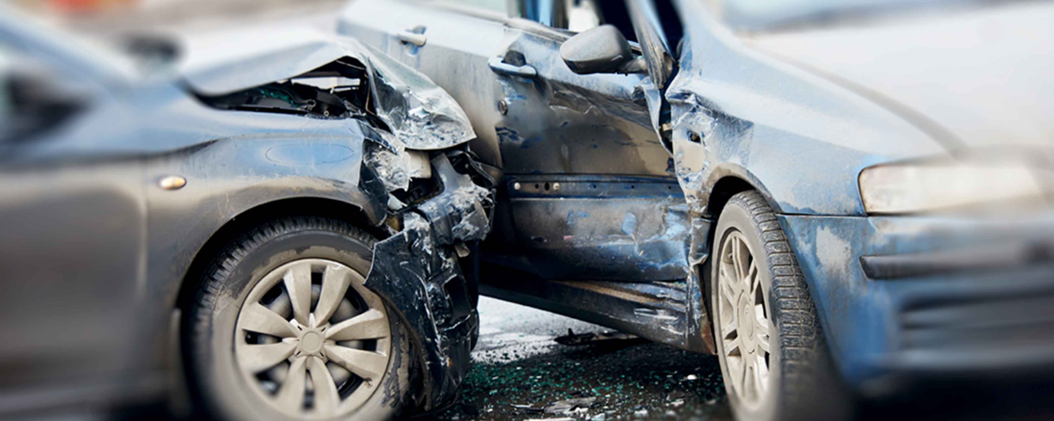 بازدید از خودرو و بررسی مشخصات ماشین مراحل اولیه تعیین و ارزیابی خسارت خودرو است